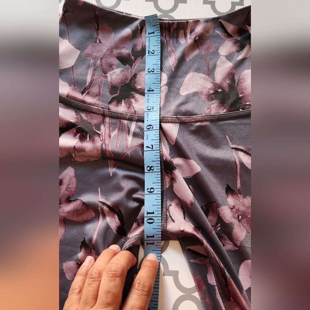 Beyond Yoga x Mary Lauren Purple Floral Leggins Size Small - Picture 8 of 10